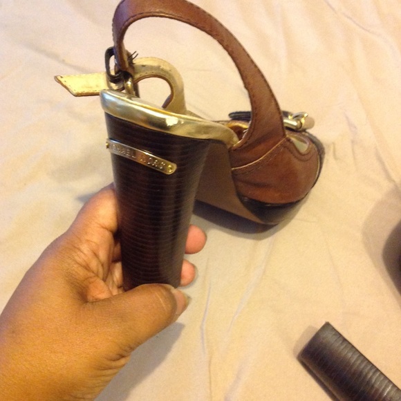 Authentic Michael-Michael Kors Peeped-toe heel. - Picture 4 of 6